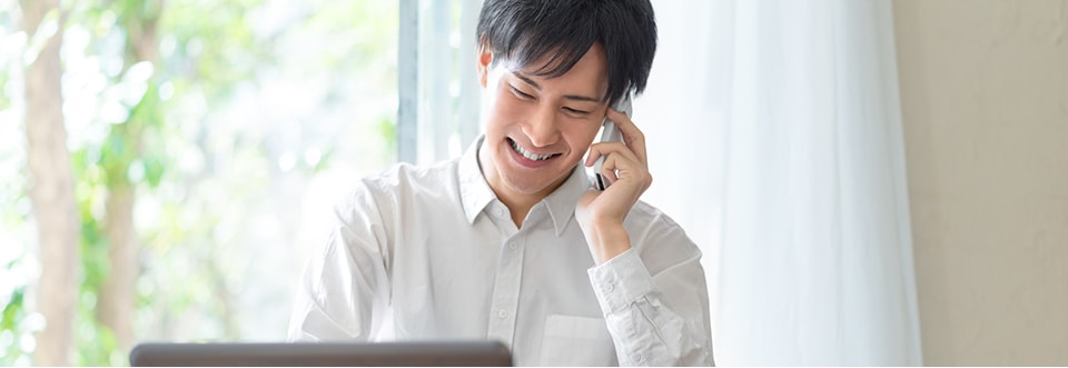 PCで資料を見ながらご相談